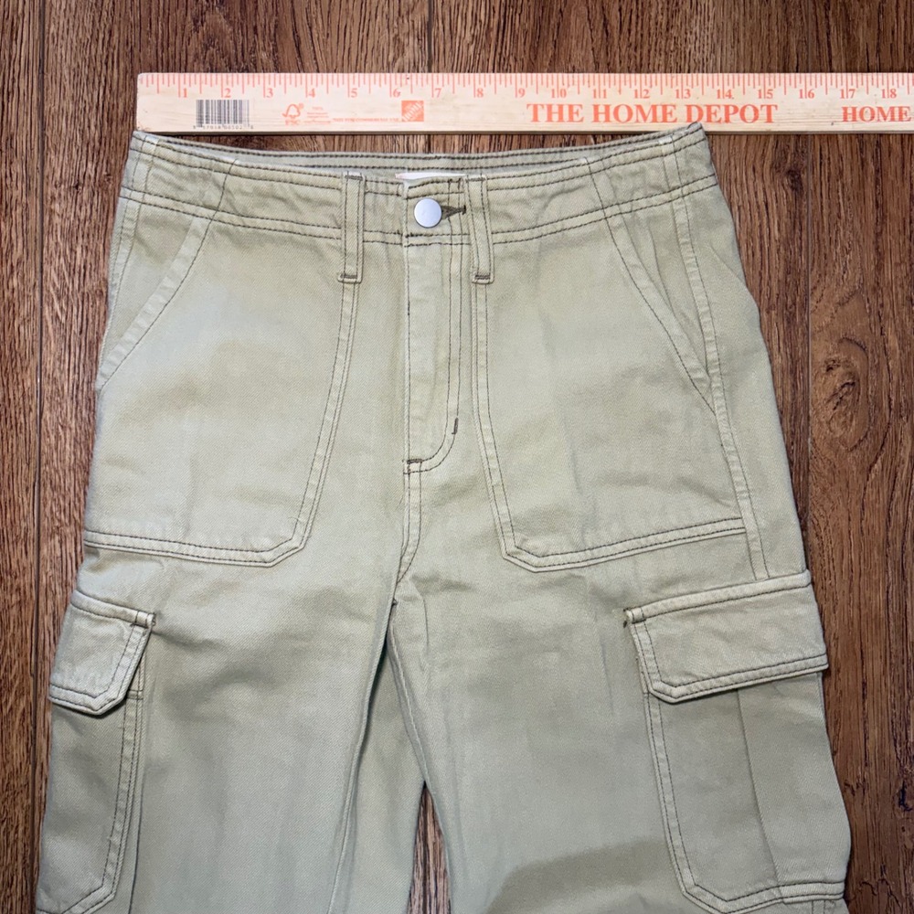Altar'd State Khaki Green Cargo Pants High Rise Relaxed Utility Women's Size 25 - Picture 2 of 9